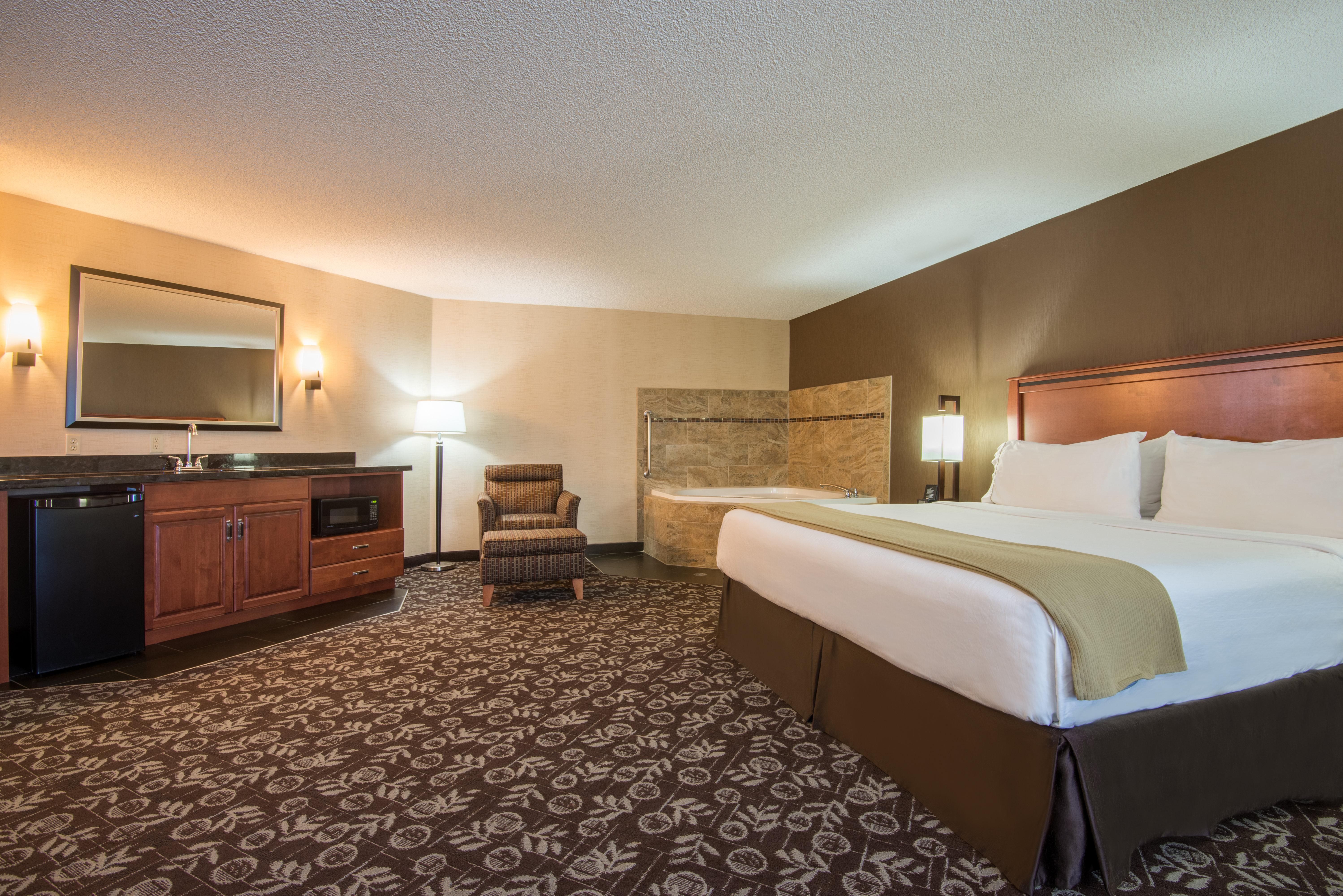 Express I-25 By Ihg Hotel 2*